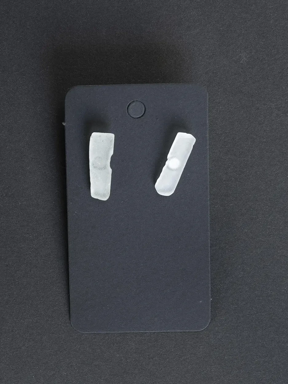 Ohrstecker matt-weißes Seeglas